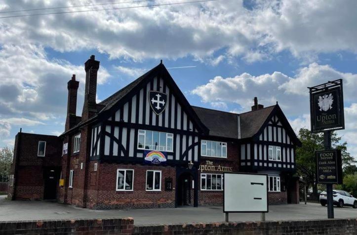 Upton Arms Hotel Pontefract Dış mekan fotoğraf