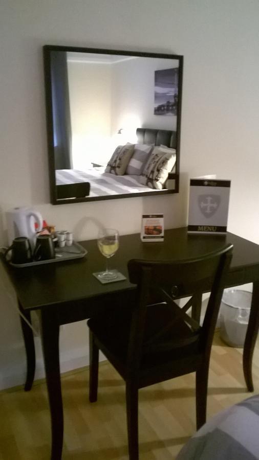 Upton Arms Hotel Pontefract Dış mekan fotoğraf
